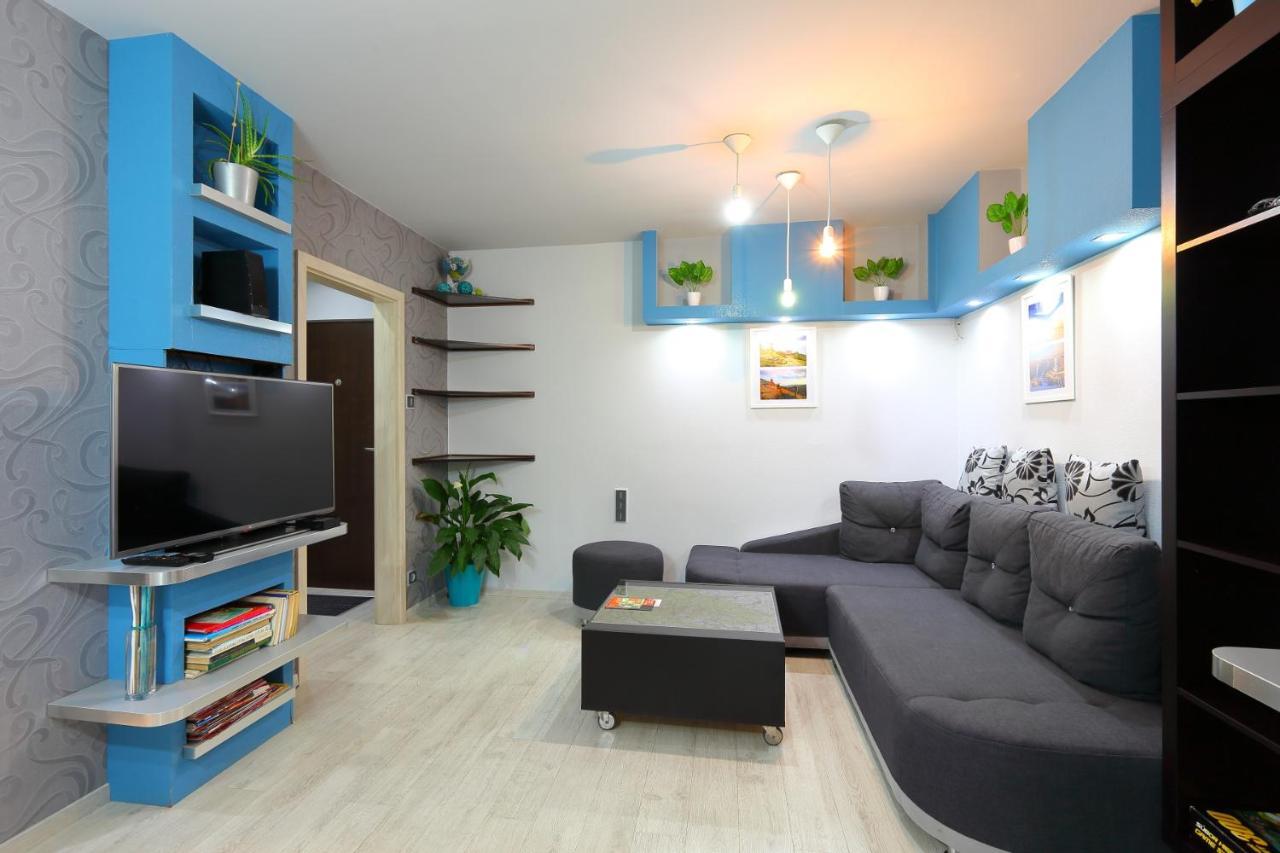 77 Apartment *